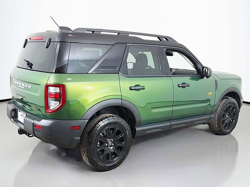 Used 2025 Ford Bronco Sport Badlands image 9