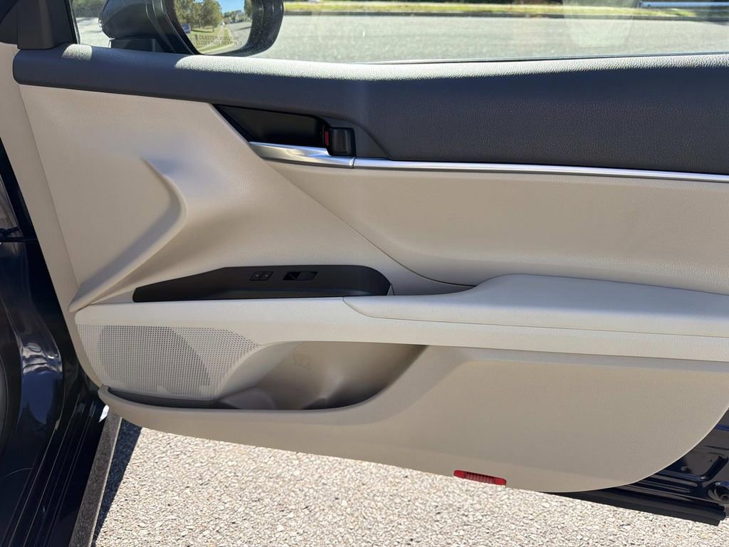Used 2021 Toyota Camry LE image 22