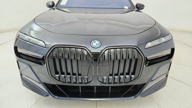 Used 2025 BMW i7 xDrive60 image 8