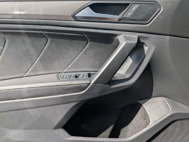 Used 2023 Volkswagen Tiguan SE FWD image 28