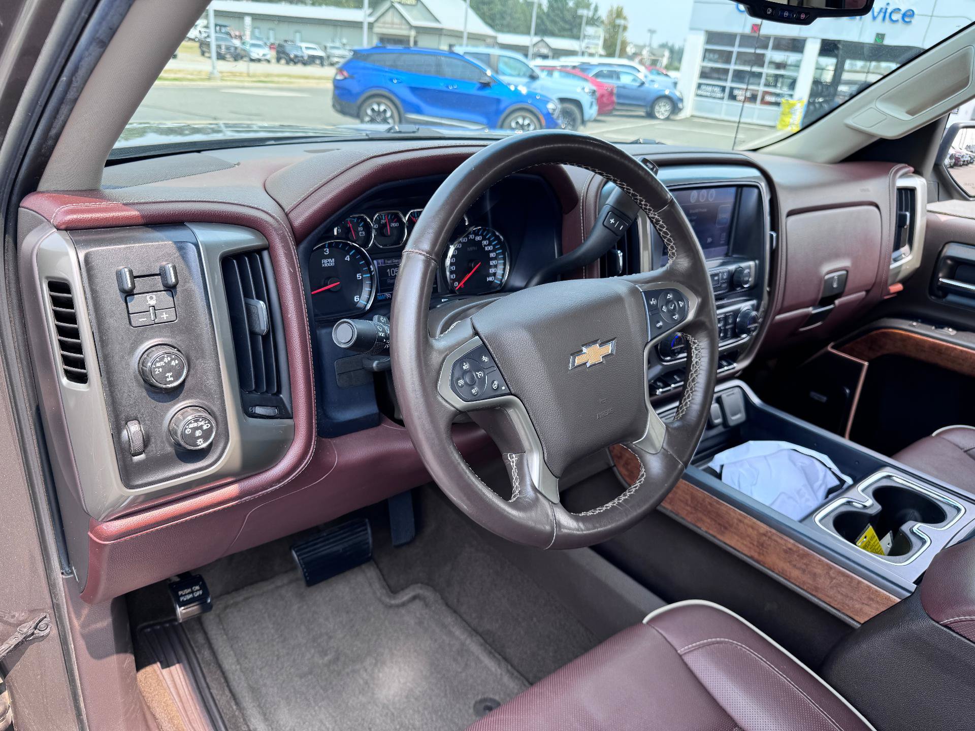 Used 2015 Chevrolet Silverado 1500 High Country w/ High Country Premium Package AWD/4WD image 9