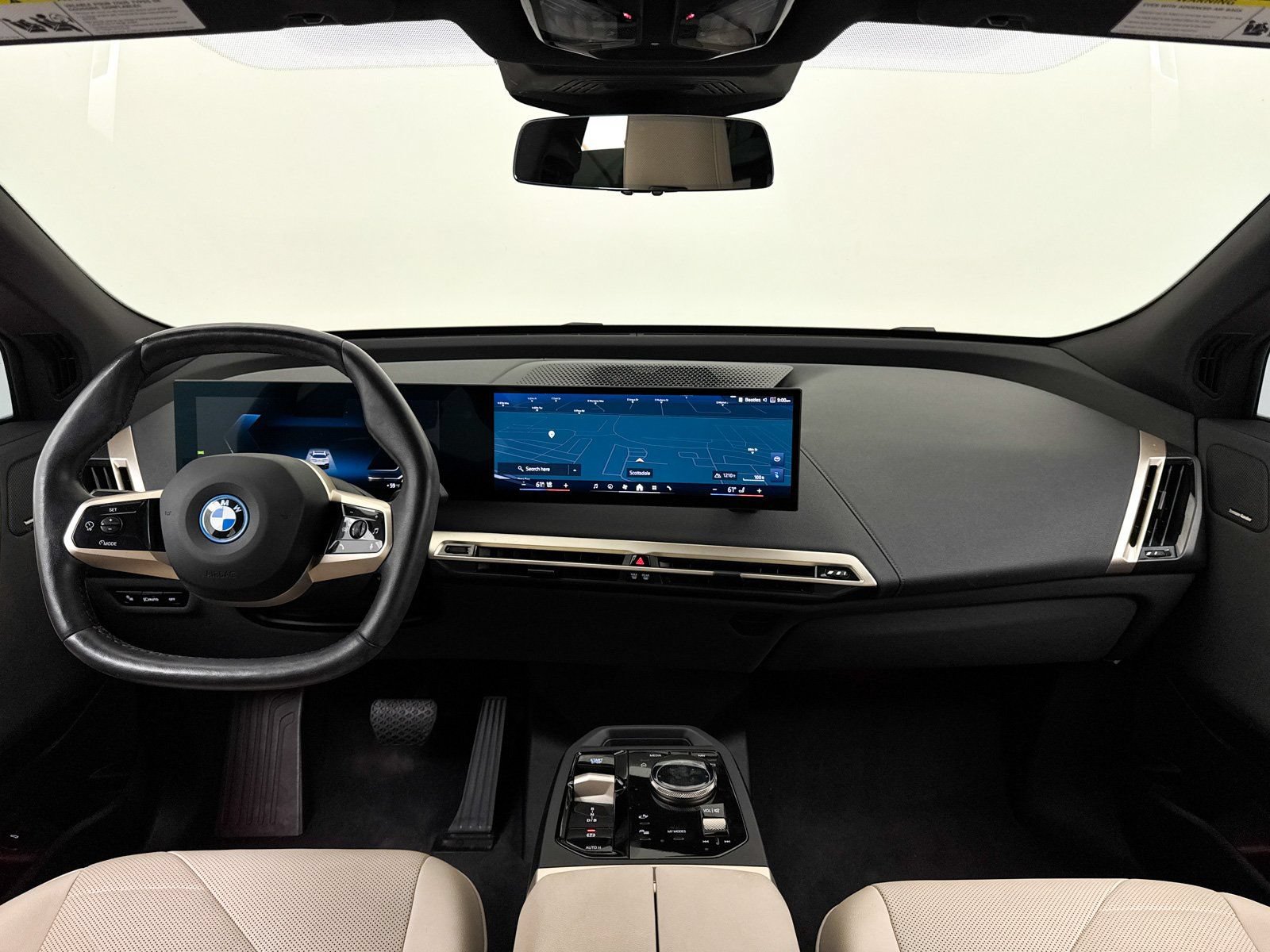 Used 2024 BMW iX xDrive50 w/ Premium Package AWD/4WD image 19