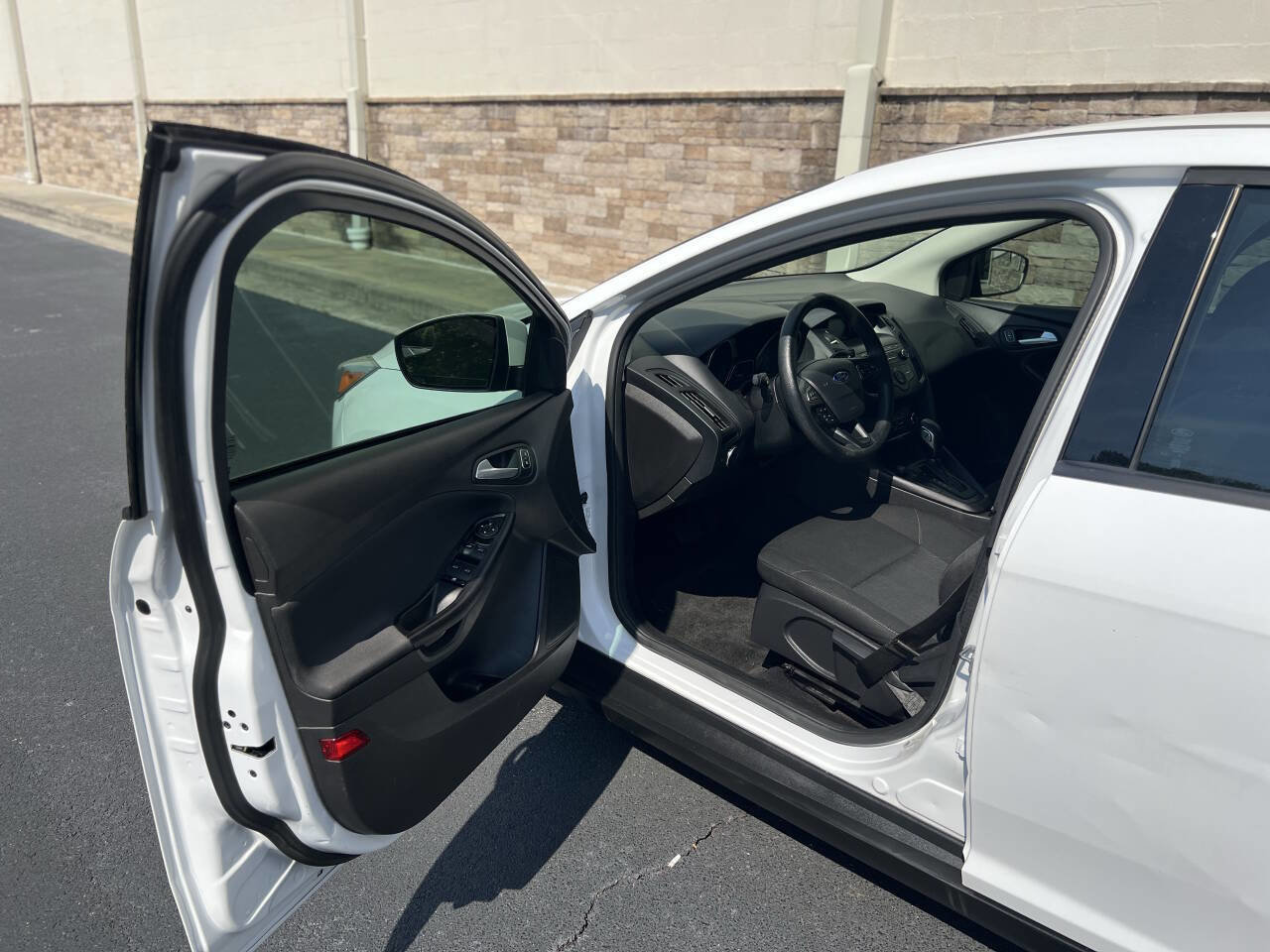 Used 2018 Ford Focus SE image 7