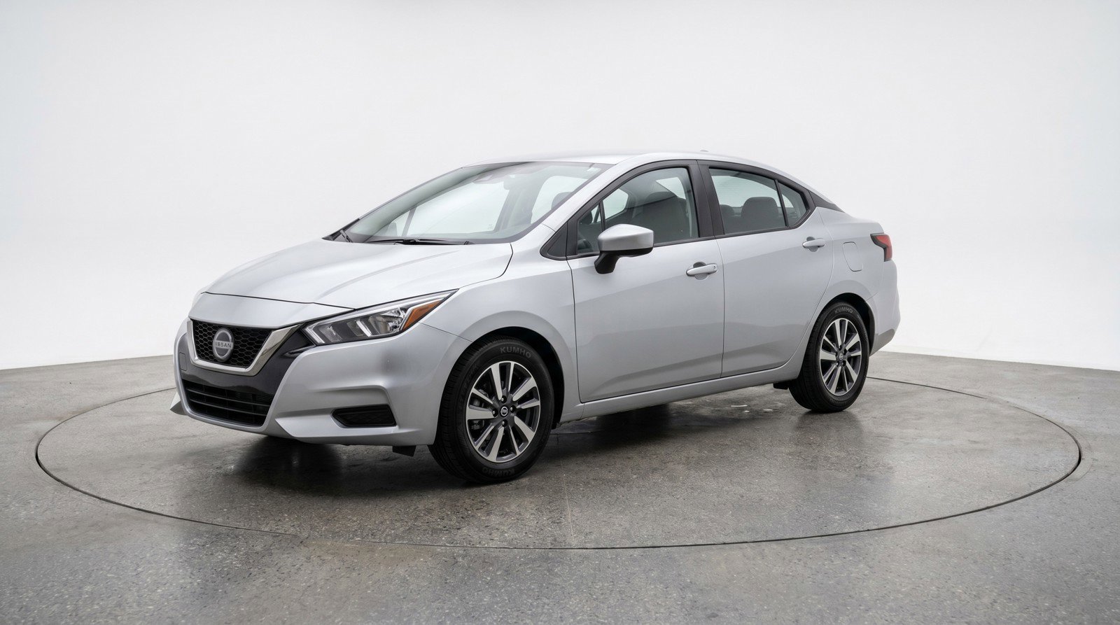 Used 2025 Nissan Versa SV image 3