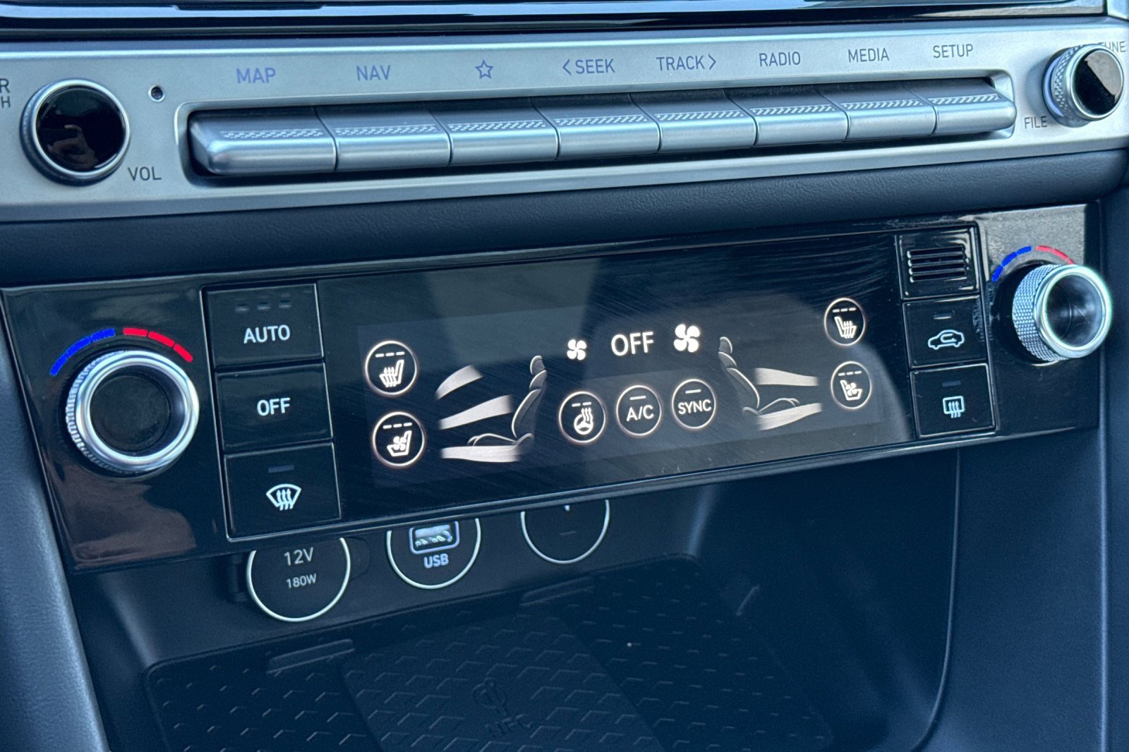 Used 2025 Genesis G70 3.3T Advanced w/ Sport Prestige Package image 21