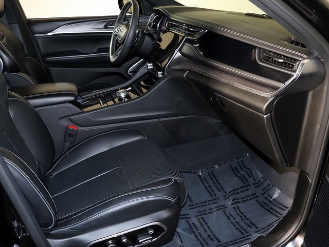 Used 2022 Jeep Grand Cherokee Overland w/ Luxury Tech Group IV image 36