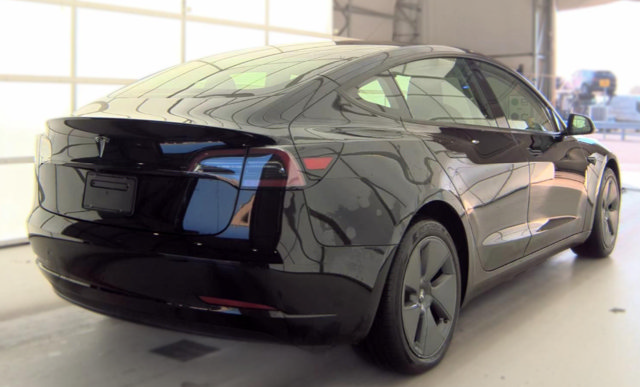 Used 2023 Tesla Model 3 Standard Range RWD image 4