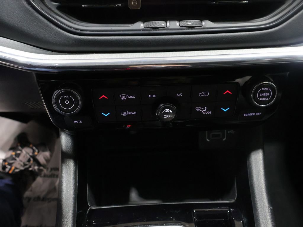 Used 2022 Jeep Compass Limited w/ (RED) Package image 32