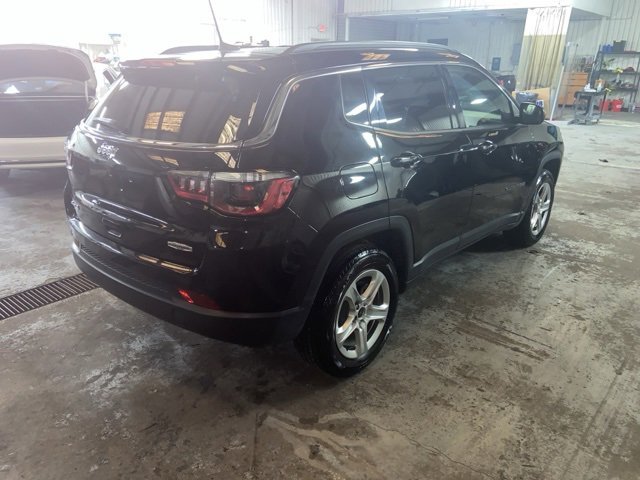 Used 2024 Jeep Compass Latitude image 3