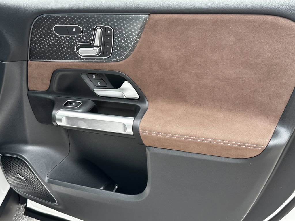Certified 2025 Mercedes-Benz GLB 35 AMG 4MATIC image 8