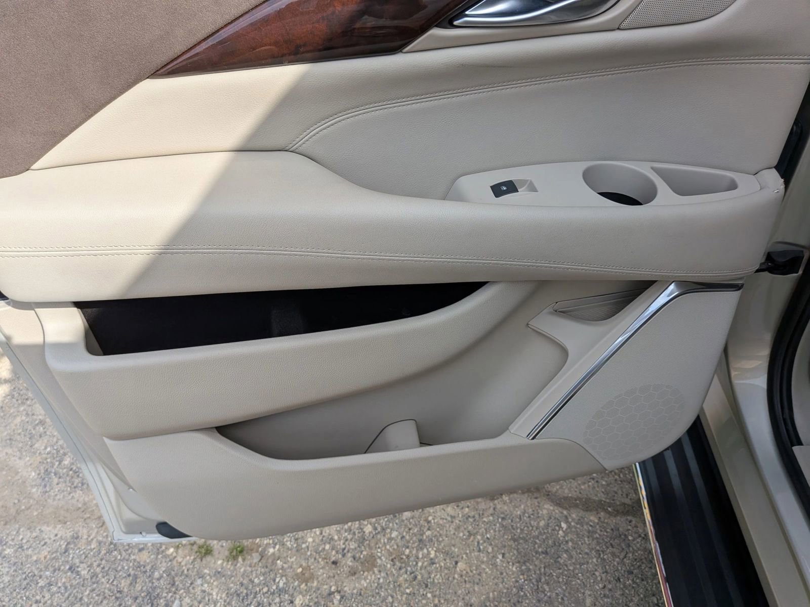 Used 2016 Cadillac Escalade ESV Luxury image 35