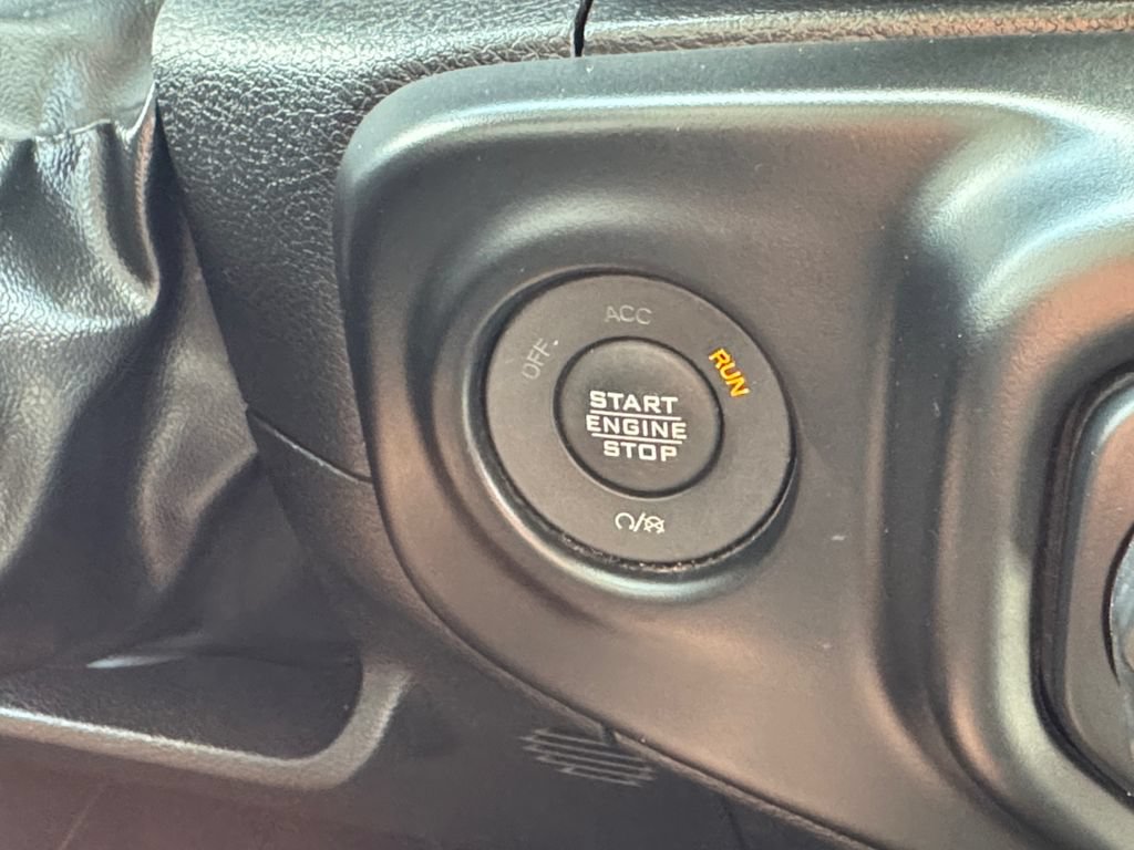 Used 2023 Jeep Wrangler Unlimited Sahara AWD/4WD image 33