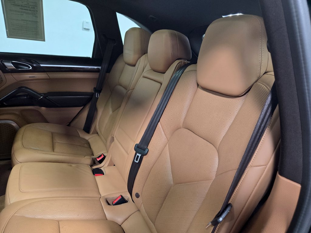 Used 2017 Porsche Cayenne S AWD/4WD image 33