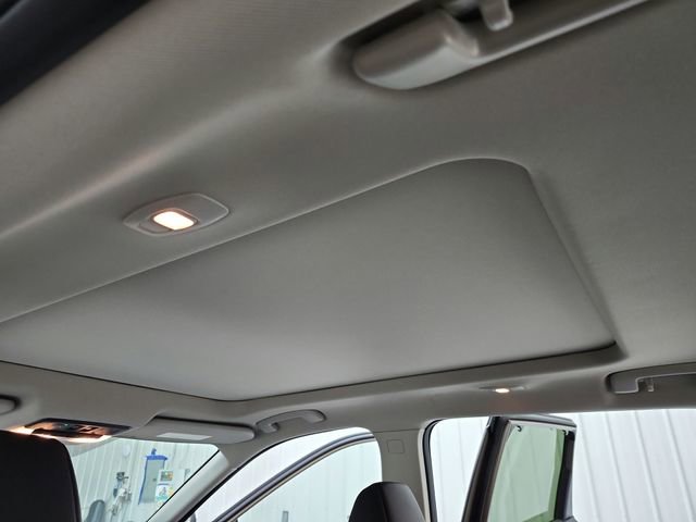 Used 2025 Nissan Rogue SV w/ SV Premium Package image 21
