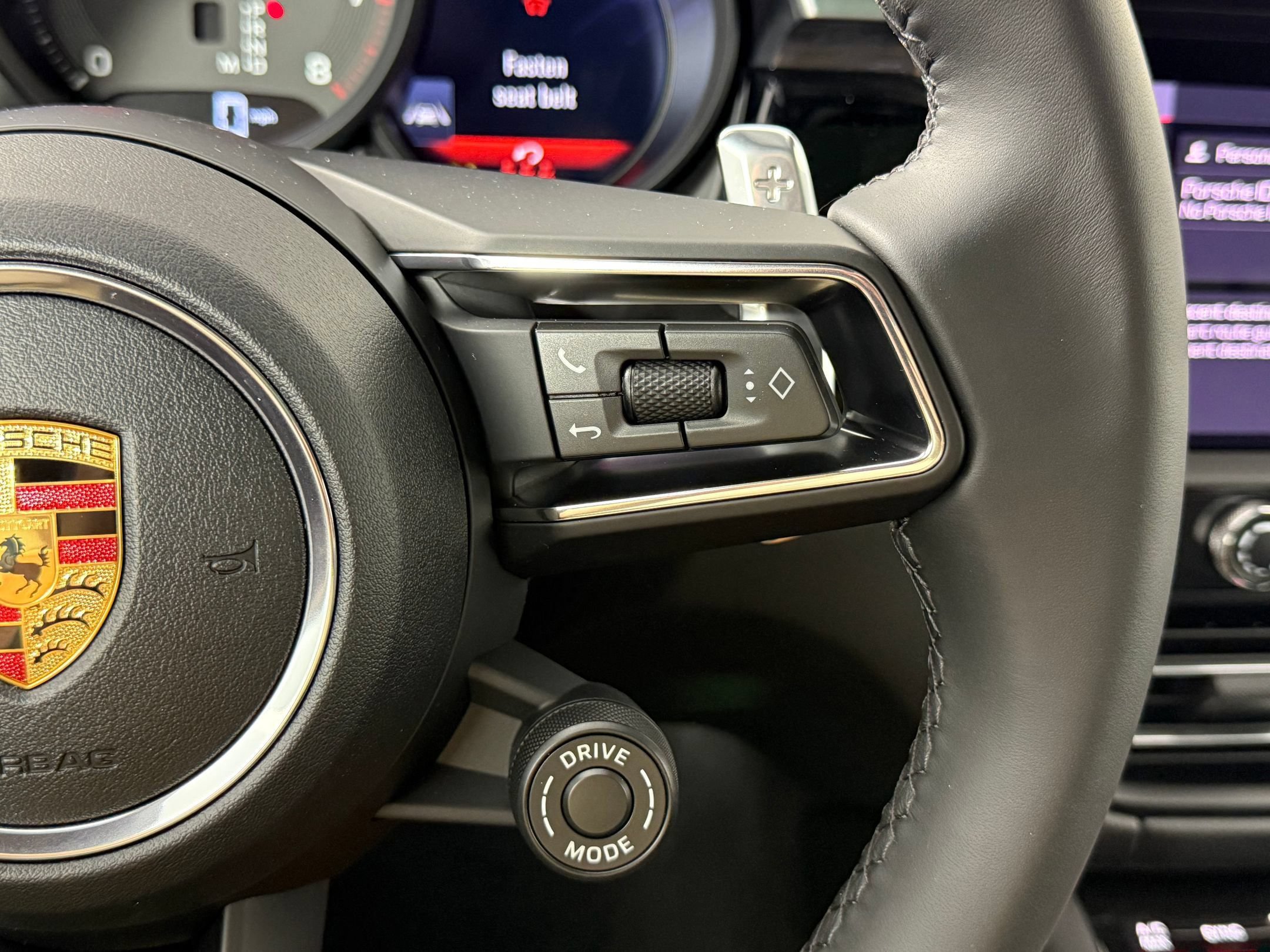 Certified 2026 Porsche Macan AWD/4WD image 20