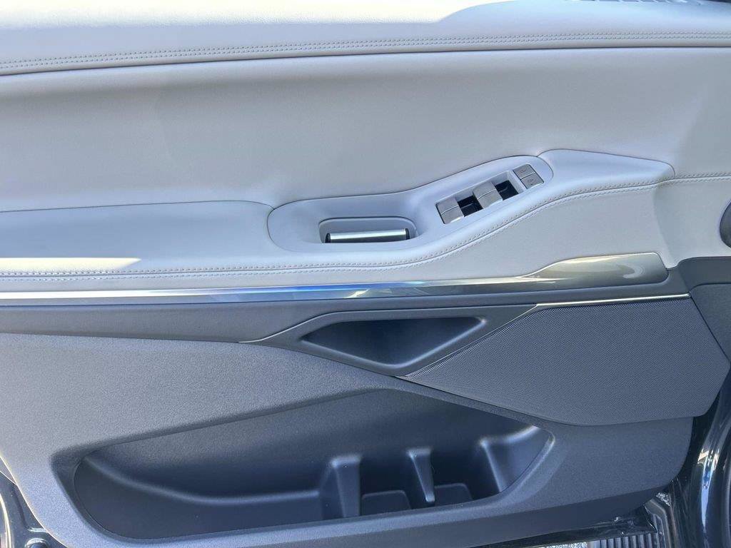 New 2026 Lincoln Navigator Premiere AWD/4WD image 16