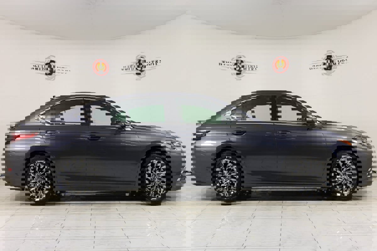 Used 2024 Lexus ES 350 Ultra Luxury w/ Accessory Package (Z2) image 2