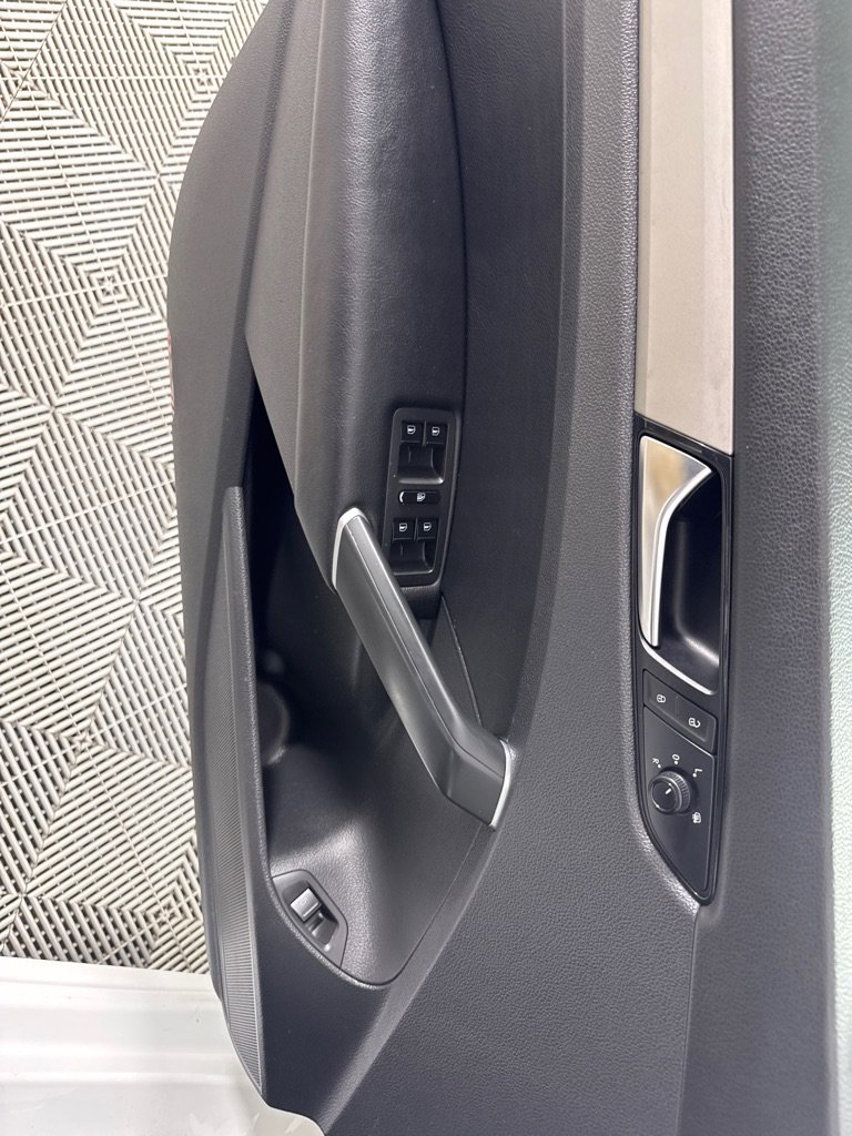 Used 2021 Volkswagen Passat 2.0T SE image 13