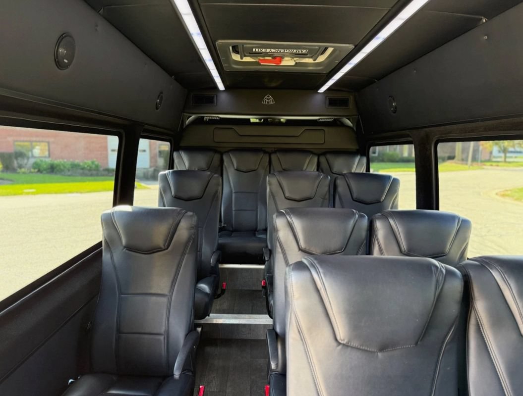 Used 2019 Mercedes-Benz Sprinter 3500 image 4