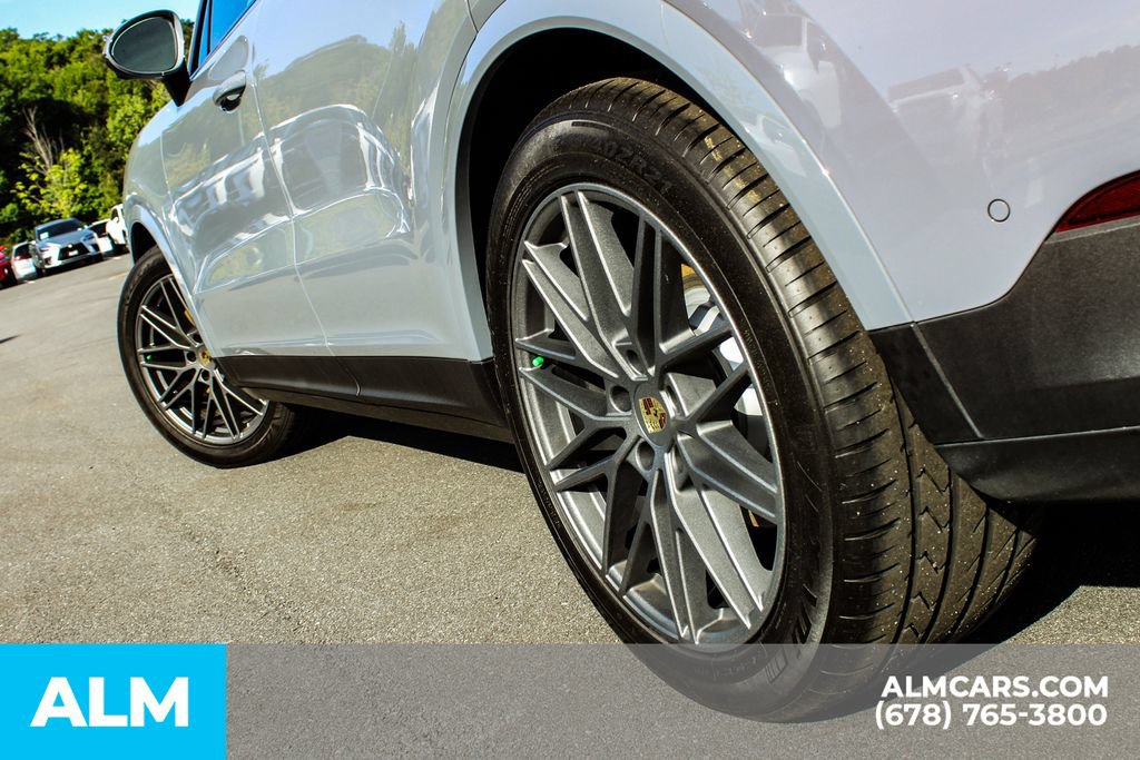 Used 2024 Porsche Cayenne AWD/4WD image 12