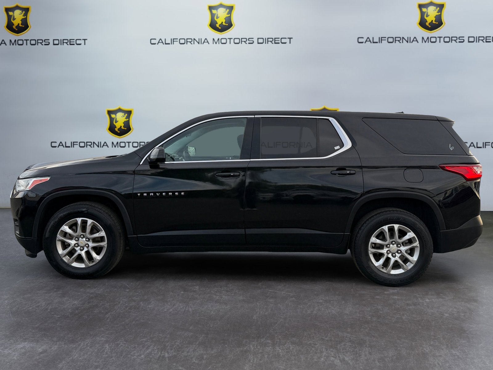 Used 2019 Chevrolet Traverse LS image 2
