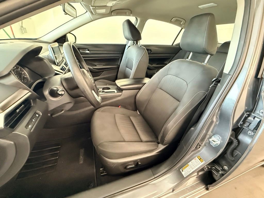 Used 2025 Nissan Altima 2.5 SV FWD image 15