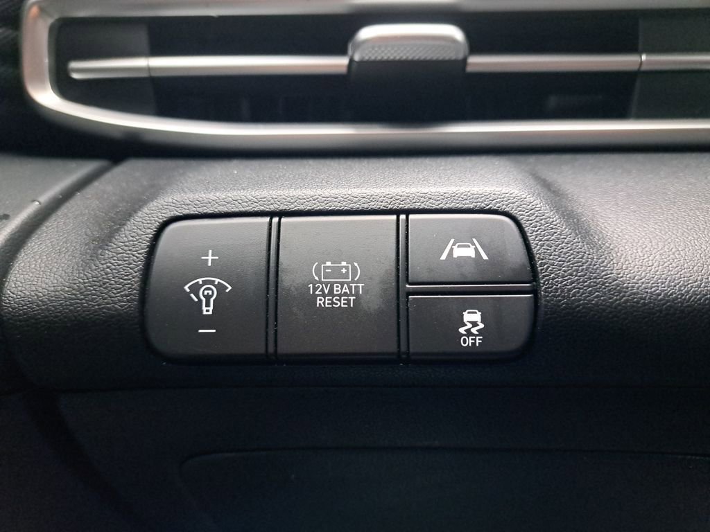 Used 2023 Hyundai Elantra Limited image 25