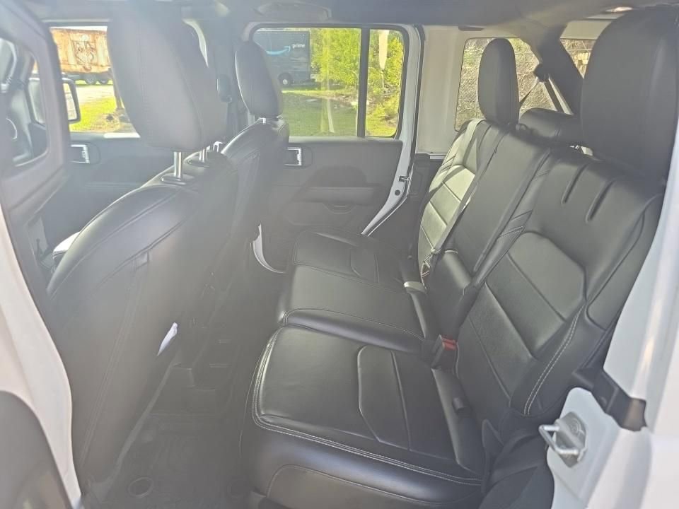 Used 2022 Jeep Wrangler Unlimited Sahara image 12