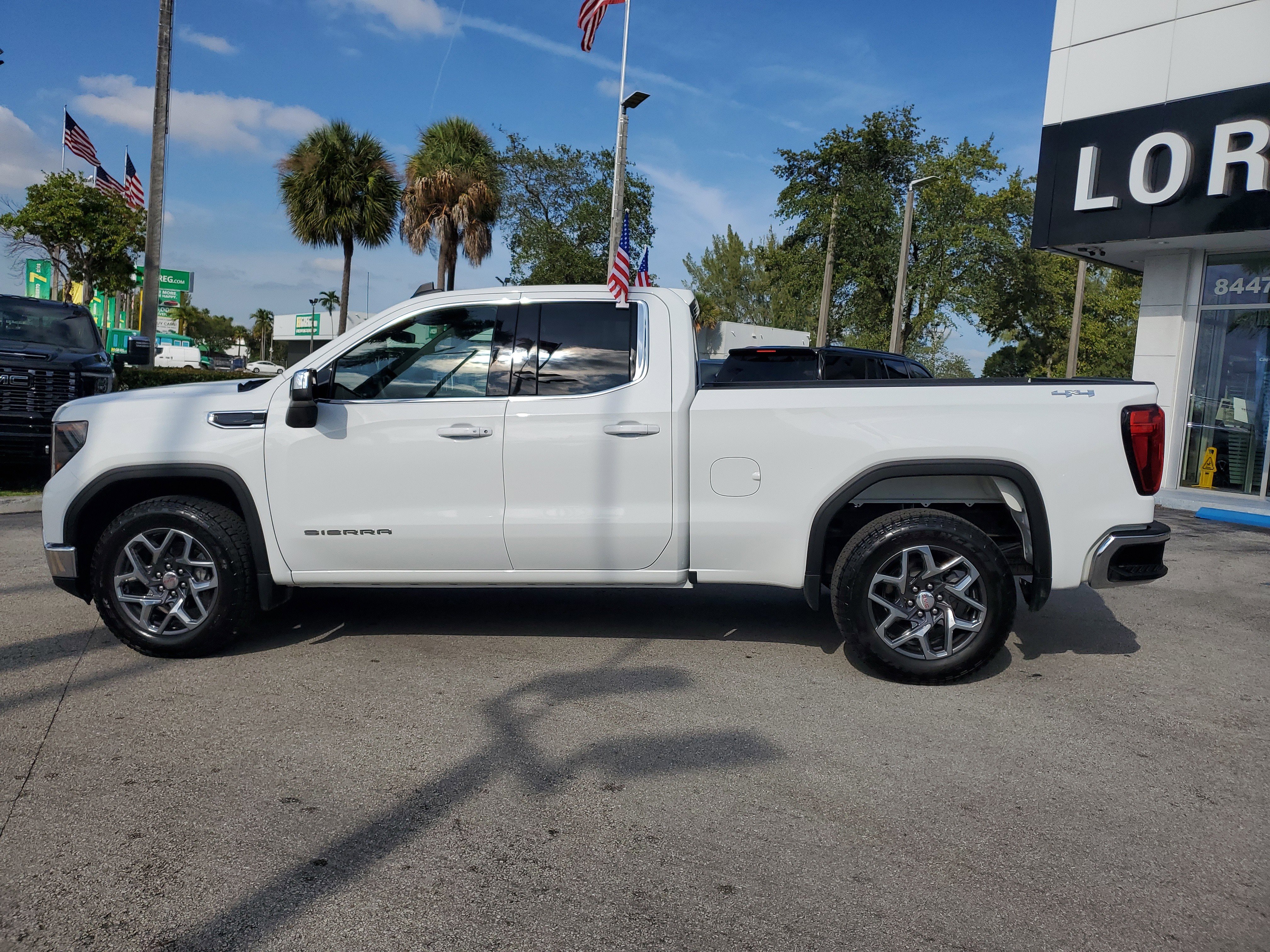 Used 2023 GMC Sierra 1500 SLE image 8