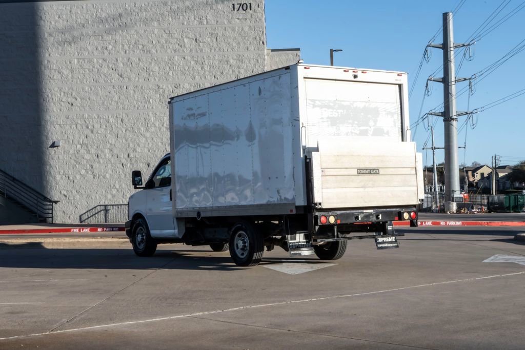 Used 2017 Chevrolet Express 3500 RWD image 4