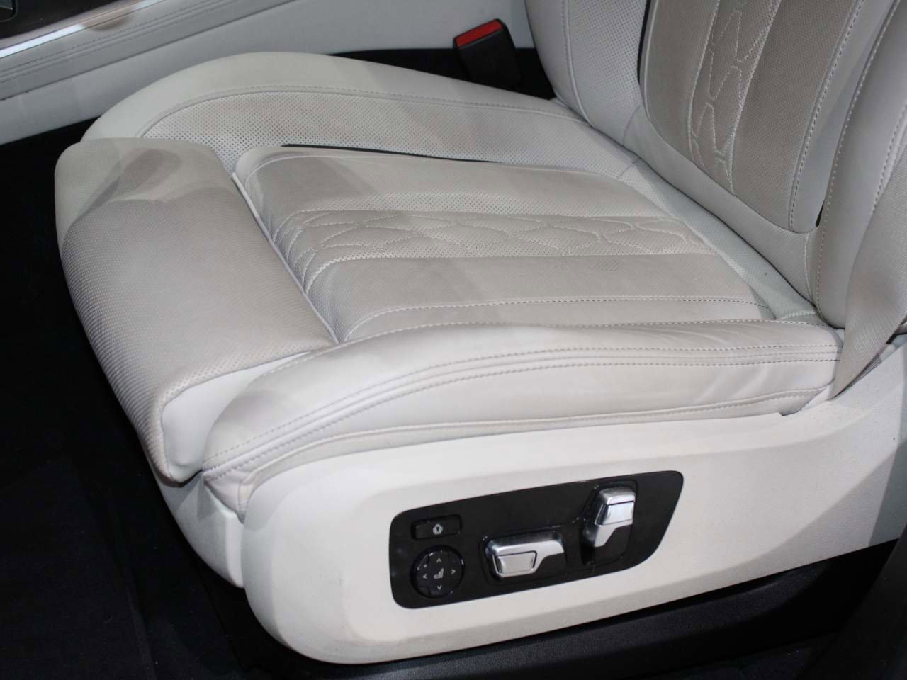 Certified 2024 BMW X7 M60i w/ Executive Package image 13