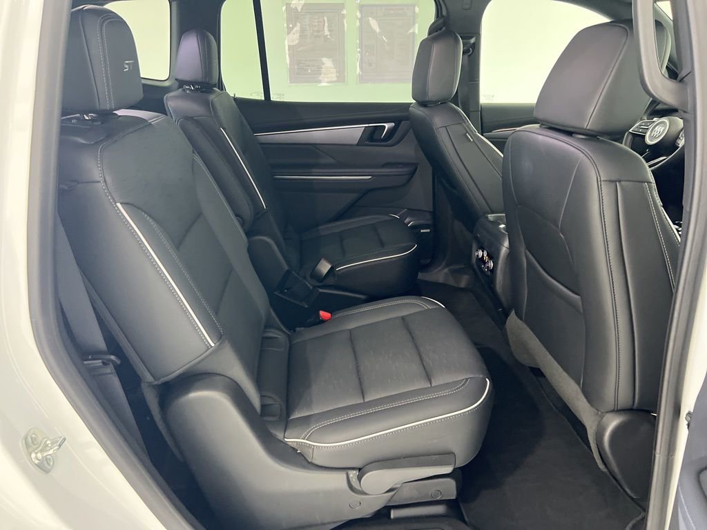 Used 2025 Buick Enclave Sport Touring FWD image 23