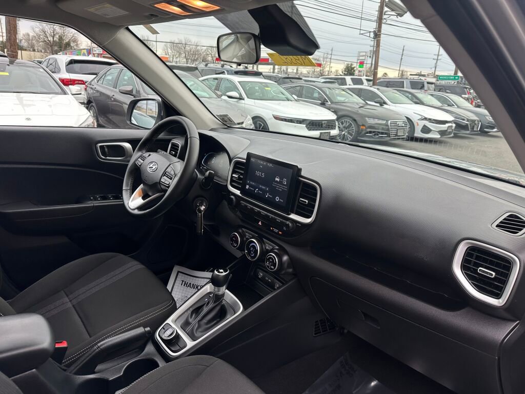 Used 2023 Hyundai Venue SEL w/ Cargo Package image 27