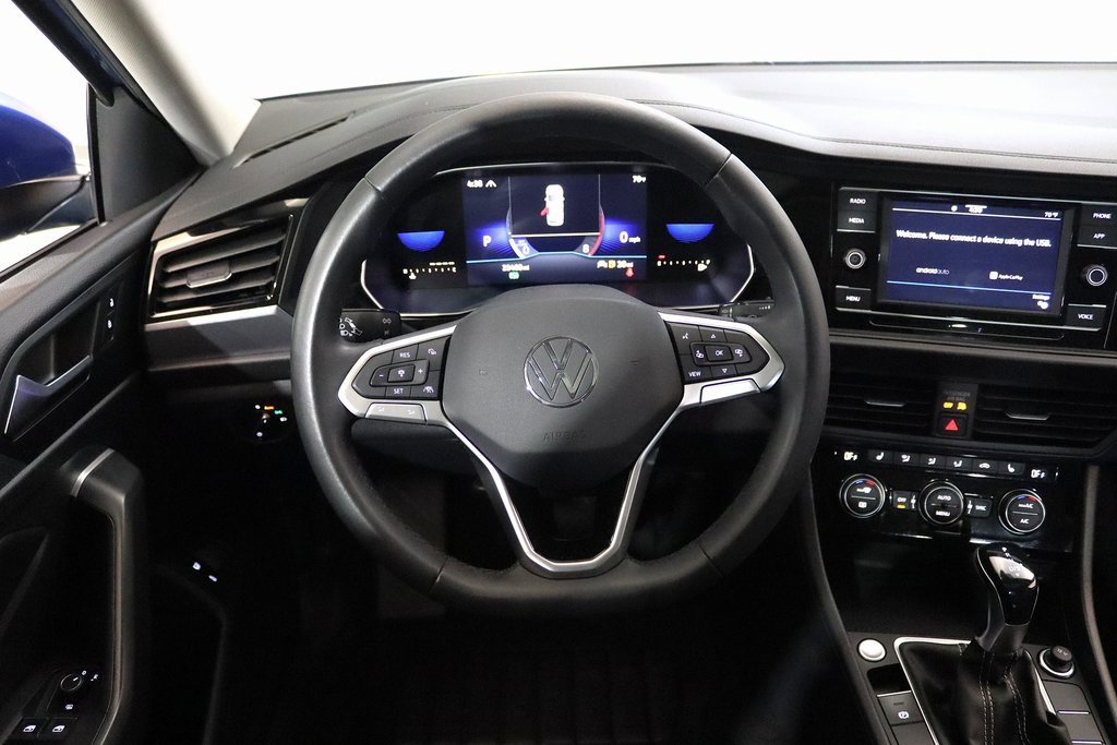 Used 2024 Volkswagen Jetta SE w/ Panoramic Sunroof Package image 14
