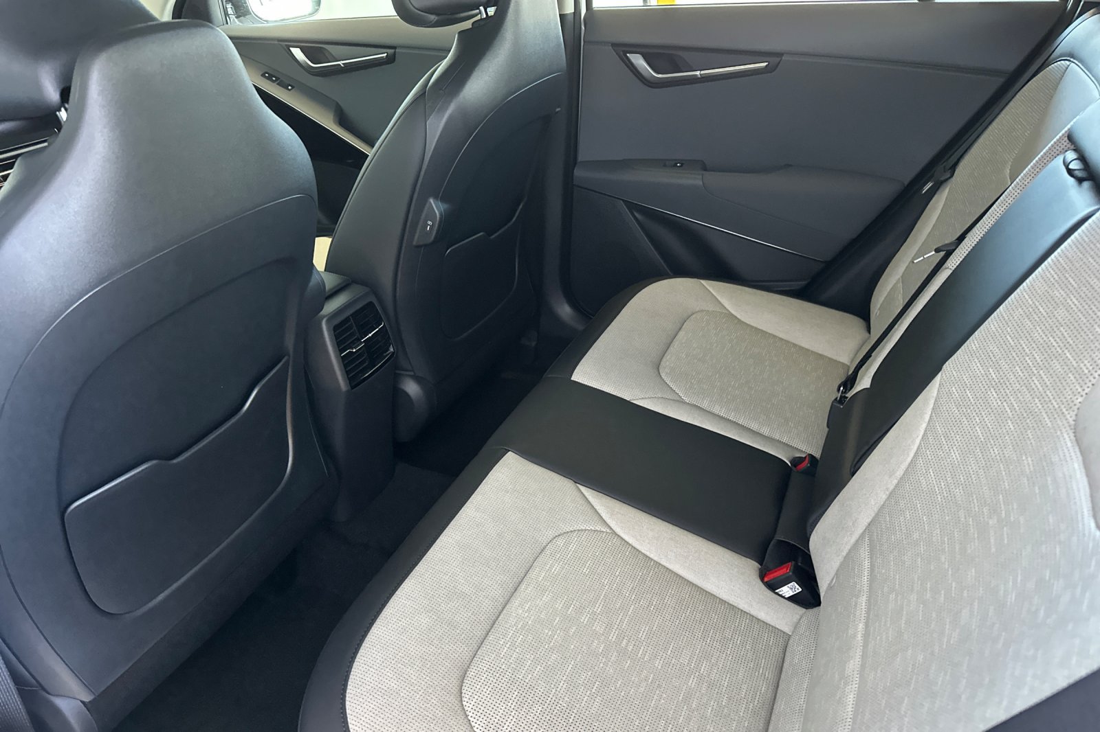 New 2026 Kia Niro FWD image 12