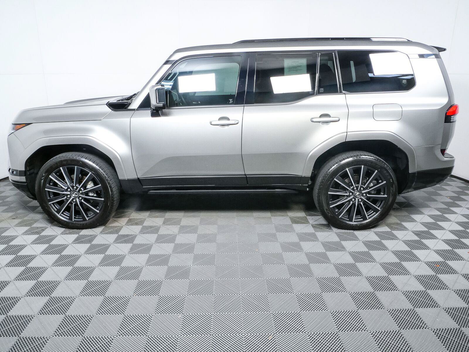 Used 2025 Lexus GX 550 w/ Accessory Package (Z1) AWD/4WD image 27