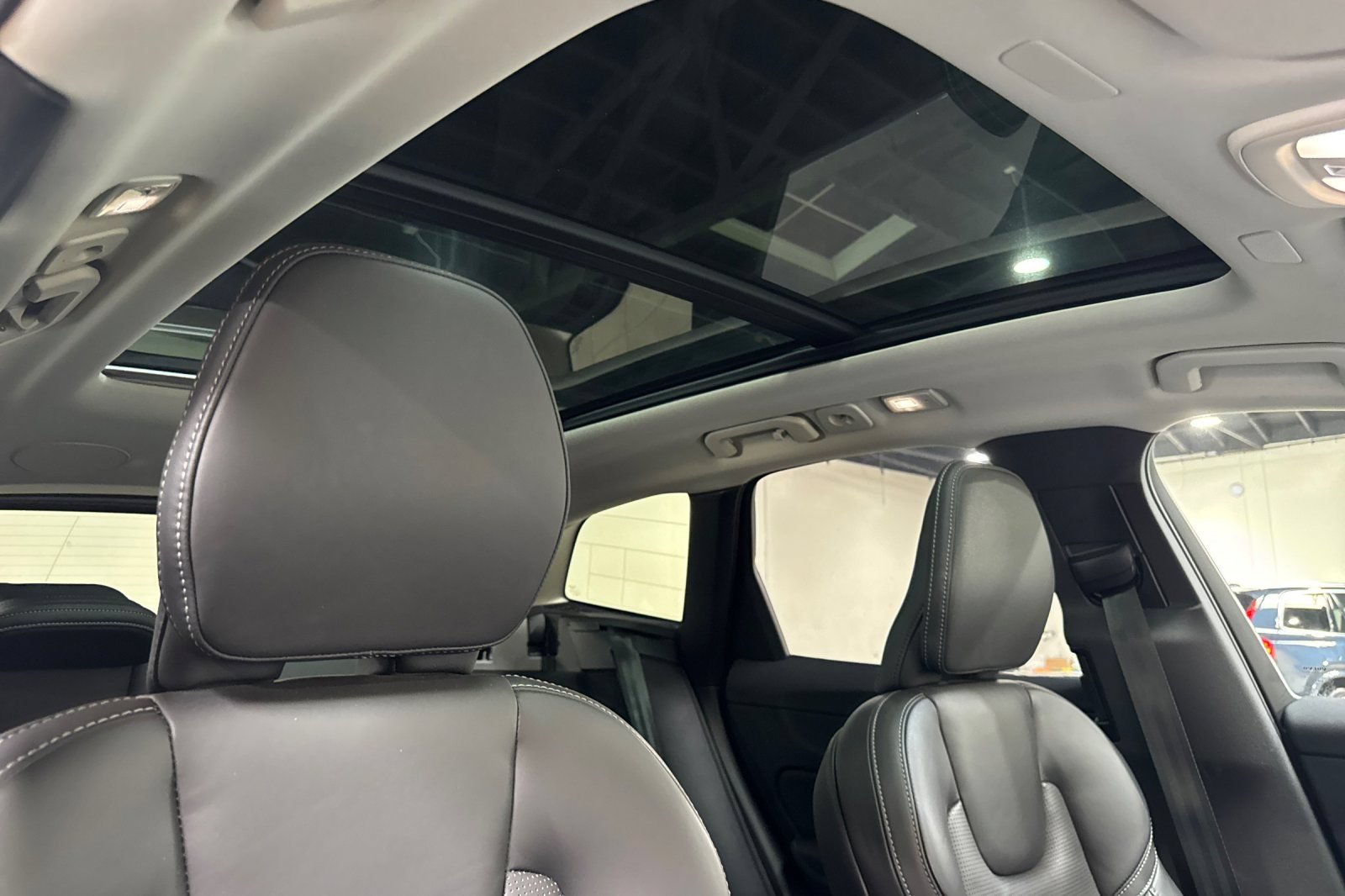 Certified 2023 Volvo XC60 B6 Ultimate w/ Protection Package Premier AWD/4WD image 20
