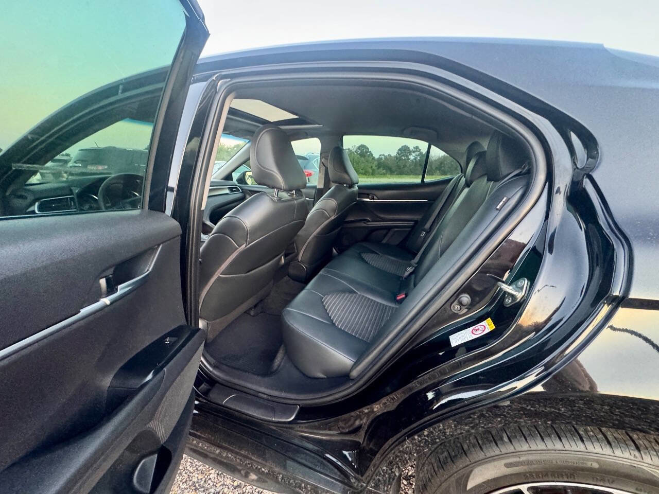 Used 2018 Toyota Camry SE image 12