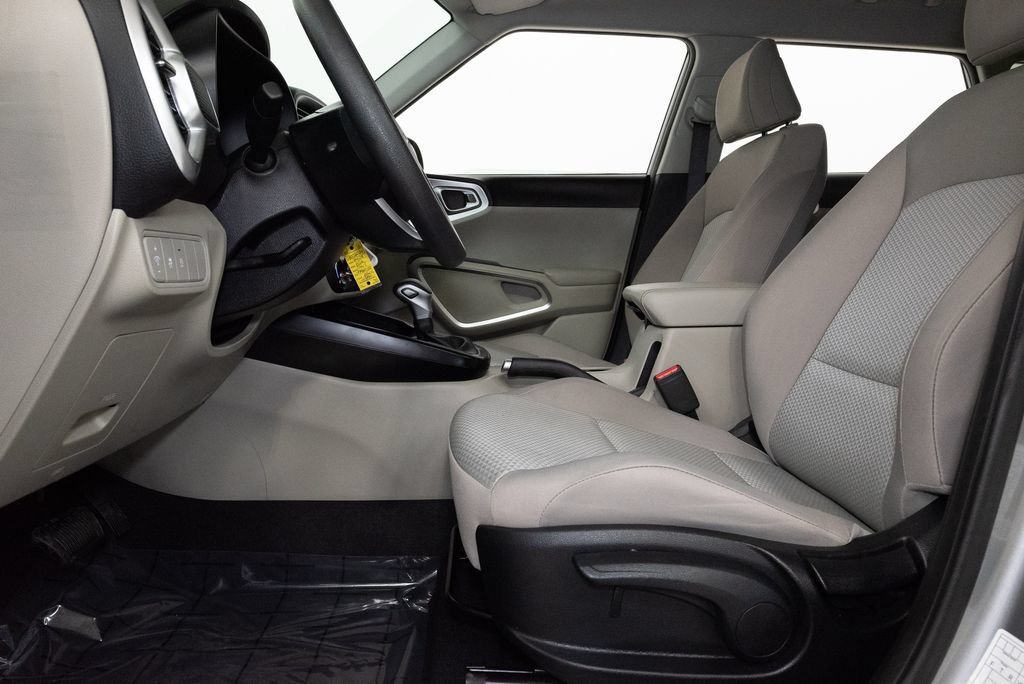 Certified 2025 Kia Soul LX w/ LX Technology Package FWD image 11