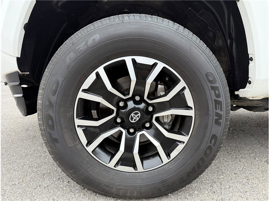 Used 2023 Toyota Tacoma TRD Sport w/ Advanced Technology Package image 17