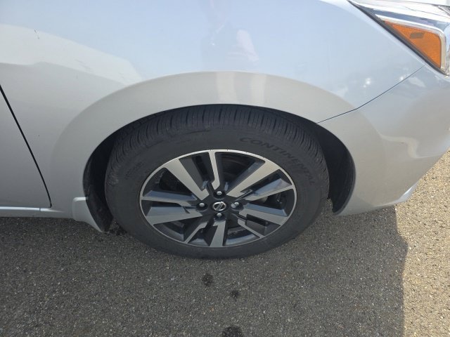 Used 2022 Nissan Versa SV FWD image 5