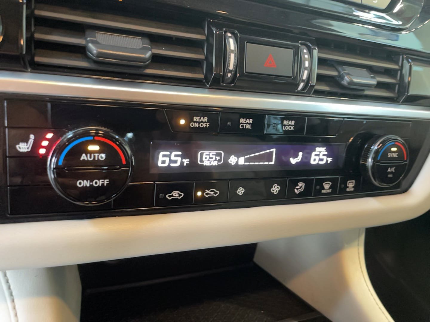 Used 2024 Nissan Pathfinder SV w/ Cargo Package AWD/4WD image 10