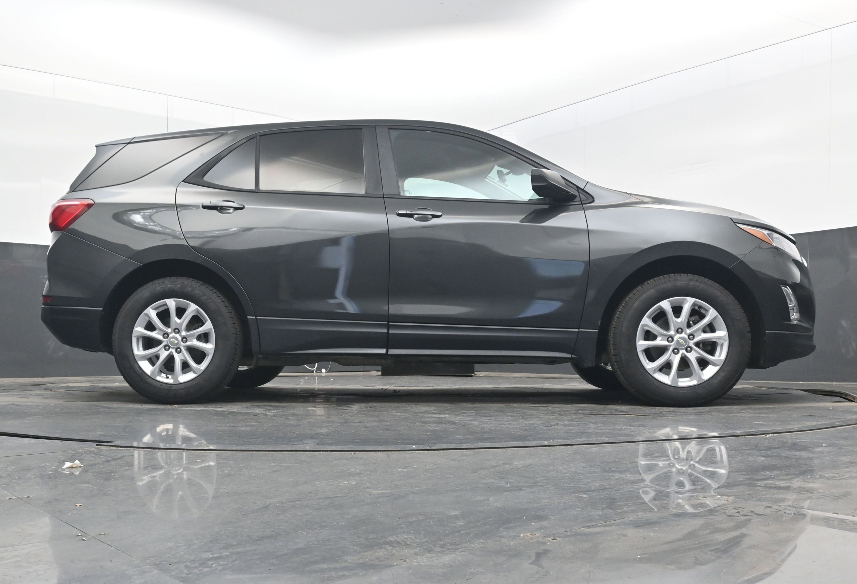 Used 2020 Chevrolet Equinox LS w/ LS Convenience Package image 29