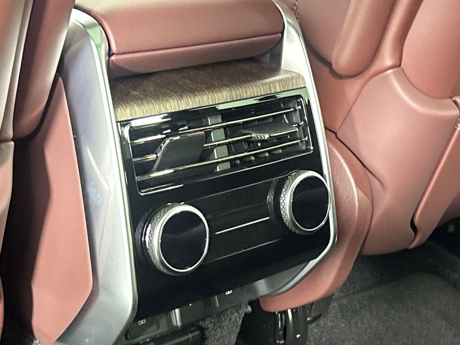 New 2025 Land Rover Range Rover SE image 28