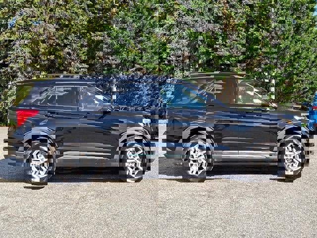 Used 2021 Ford Explorer XLT w/ Equipment Group 202A image 7