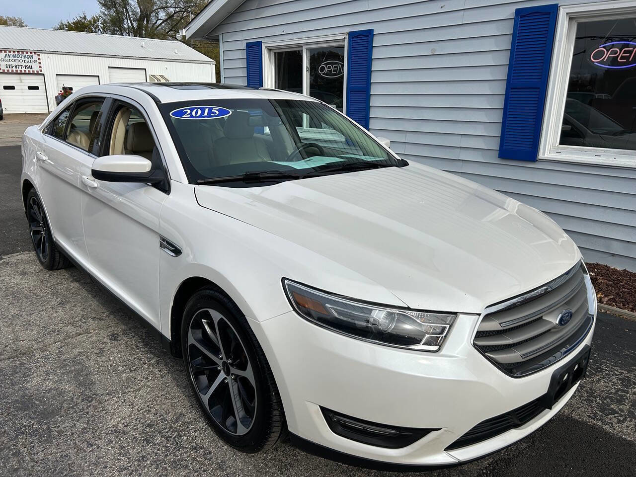 Used 2015 Ford Taurus SEL w/ Equipment Group 201A image 2