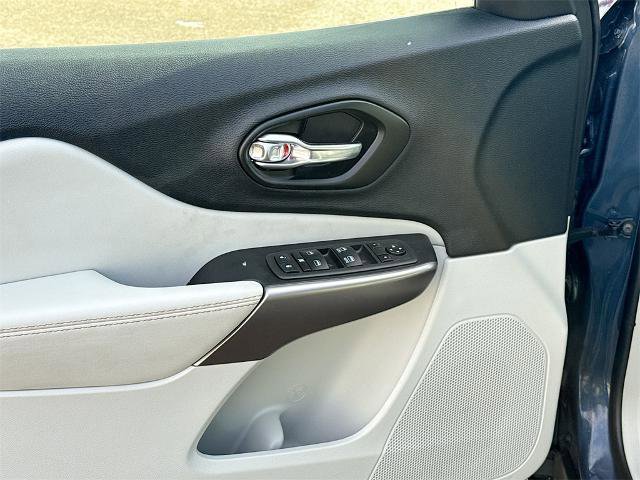 Used 2022 Jeep Cherokee Latitude Lux w/ Sun & Sound Group image 15