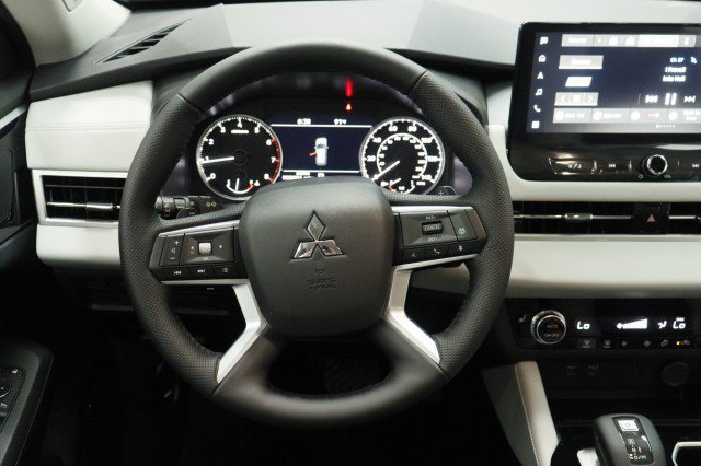 New 2026 Mitsubishi Outlander SE FWD image 20