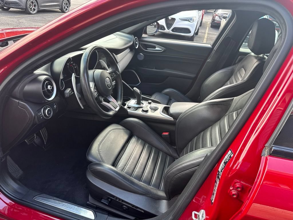 Used 2023 Alfa Romeo Giulia Veloce AWD/4WD image 27