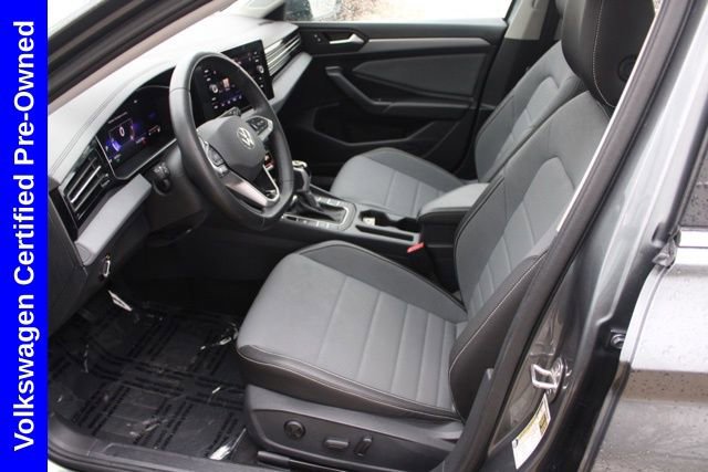 Used 2025 Volkswagen Jetta SE image 14